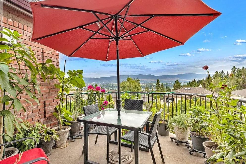 Under The Tree - Bed & Breakfast Kelowna Kültér fotó
